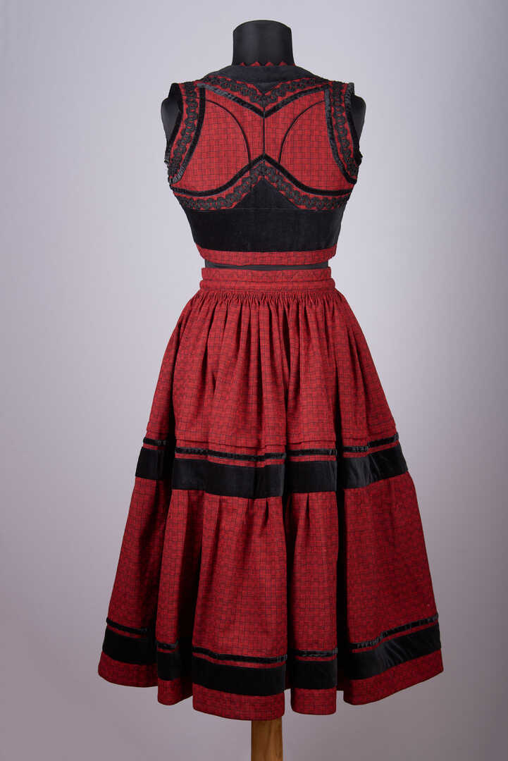 Costume from Scaunul Odorhei in collaboration with Artera Foundation