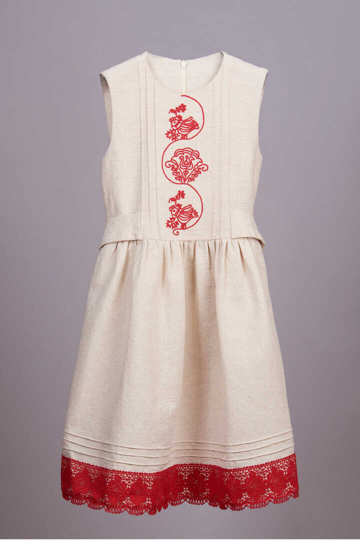 Girl’s dress with embroidery from Scaunul Odorhei