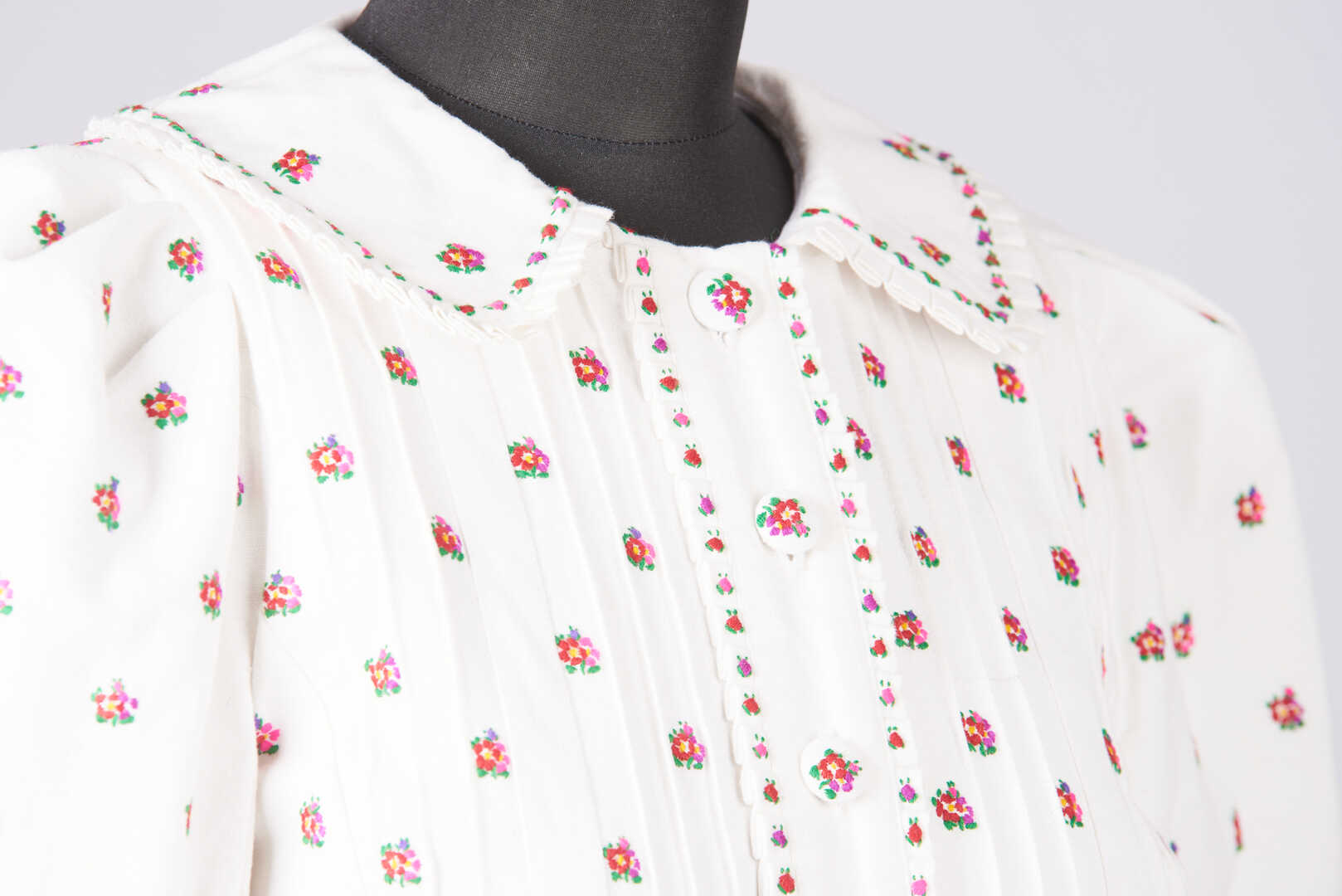 Details of baby’s shirt from Sic
