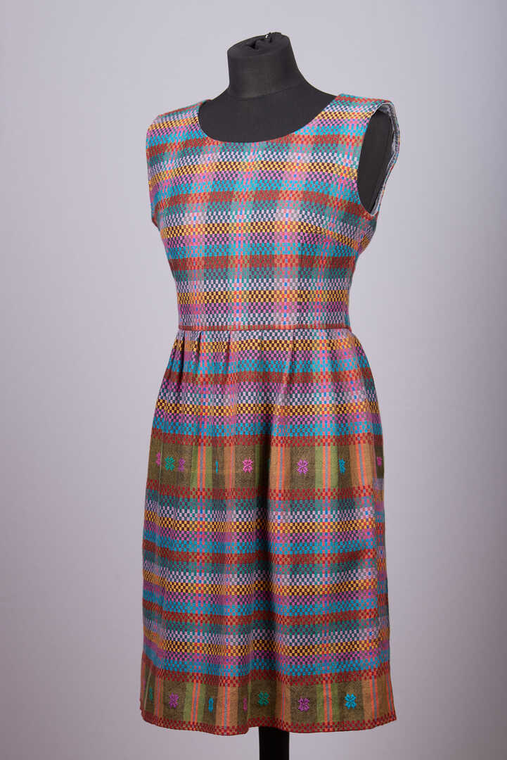 Dress with a “thousand cubes”